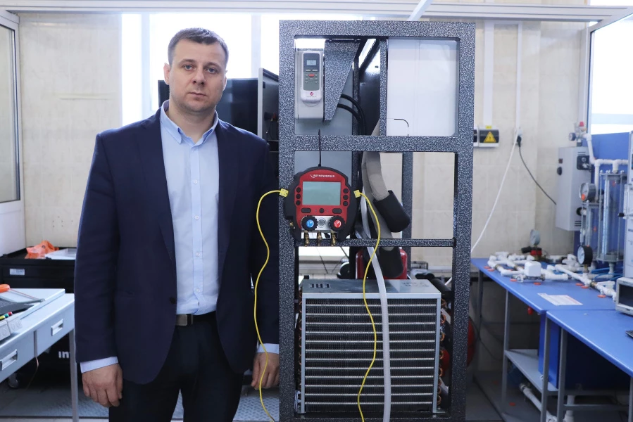 Николай Райковский, доцент кафедры «Холодильная и компрессорная техника и технология» ОмГТУ