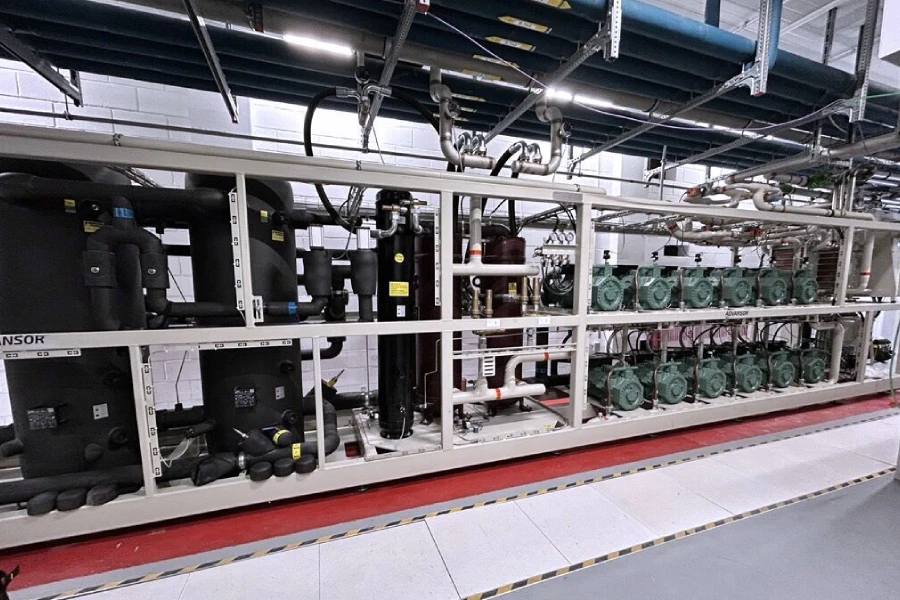 Advansor ввела в эксплуатацию CO₂-систему охлаждения холодопроизводительностью 1,3 МВт для ЦОДа в Испании Advansor ввела в эксплуатацию CO₂-систему охлаждения холодопроизводительностью 1,3 МВт для ЦОДа в Испании