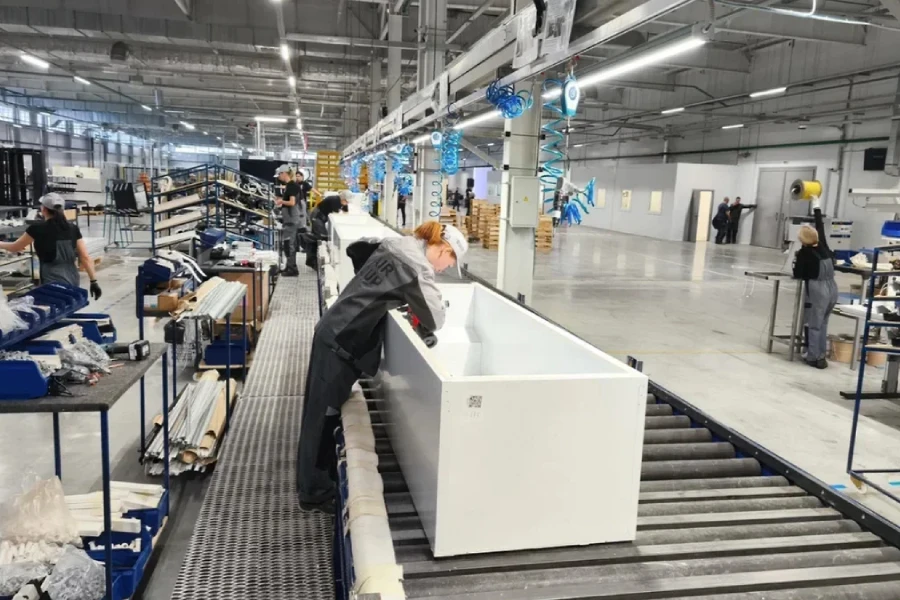 Инвестиции 910 млн рублей и 20% рынка в перспективе: «Полаир Групп» запустила завод холодильных шкафов в Татарстане