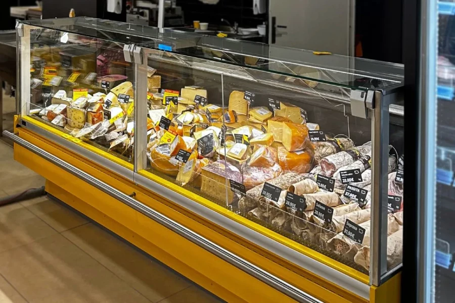 холодильная витрина с продуктами холодильная витрина с продуктами