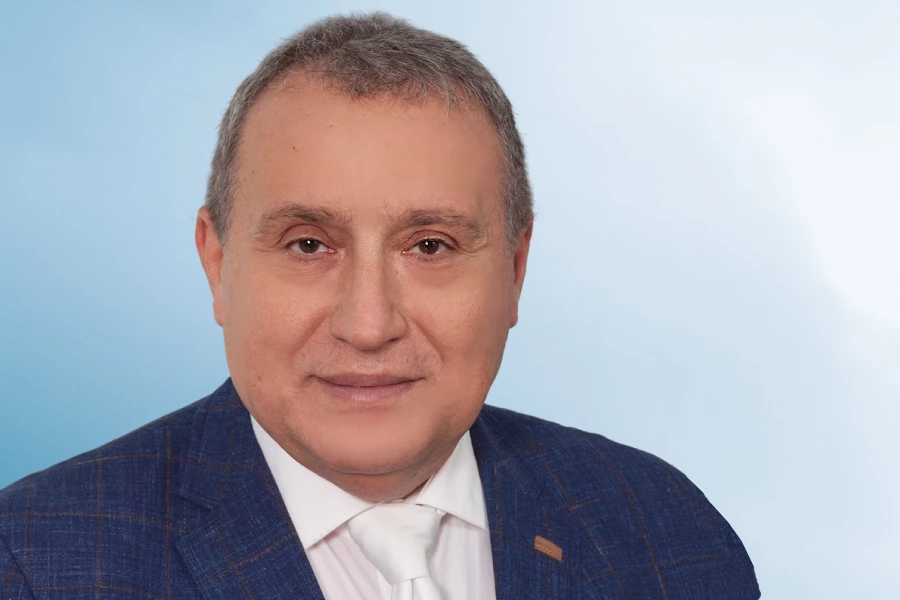 Заведующий холодильной кафедрой ДонНУЭТ: Ржесик Константин Адольфович Заведующий холодильной кафедрой ДонНУЭТ: Ржесик Константин Адольфович