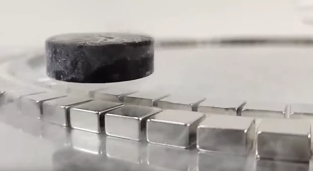 Эксперимент при -196 °C: квантовая левитация