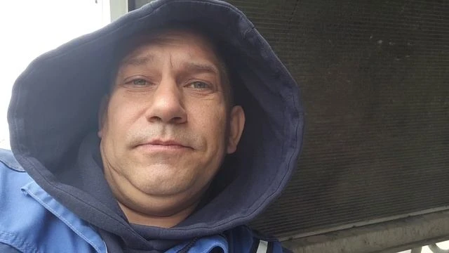 Ремонт утечки на климатической системе с помощью сверхбыстрого герметика Ремонт утечки на климатической системе с помощью сверхбыстрого герметика