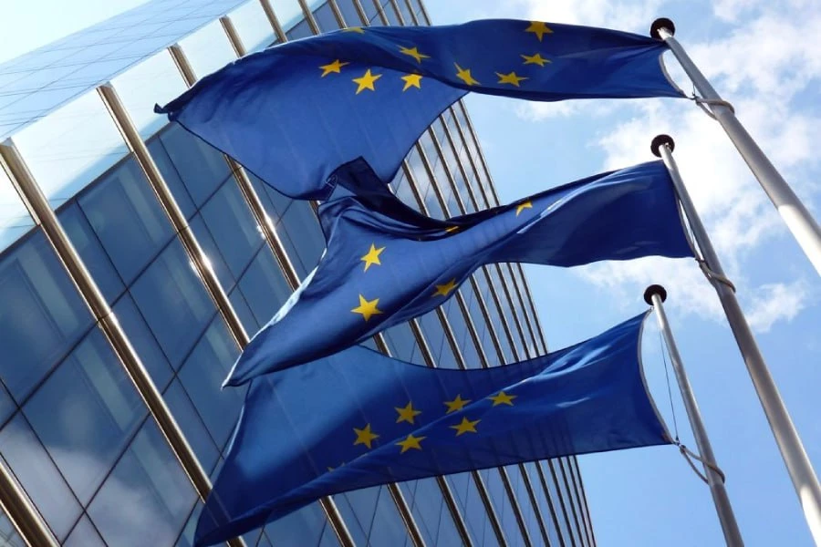Три флага ЕС