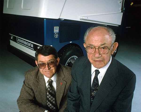 Фрэнк Замбони (справа) и его сын Ричард, 1985 год.